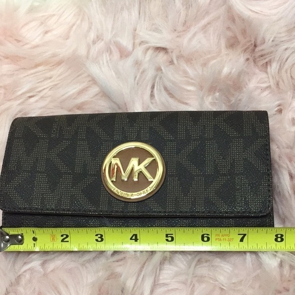 Michael Kors Fulton Brown Carryall Wallet - Picture 6 of 13